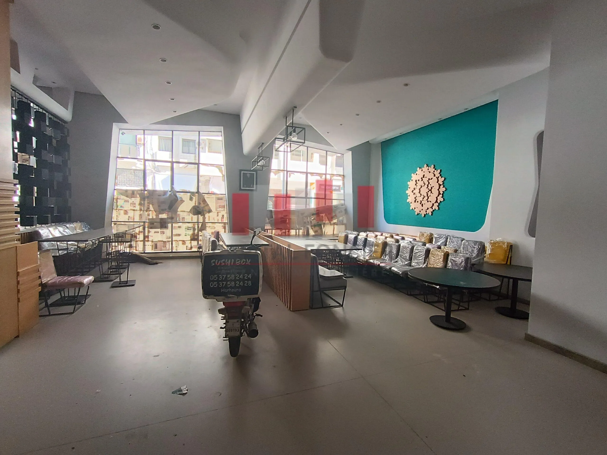 Restaurant équipé de 420m2 à la location Racine 12m linéaires de façade - الدار البيضاء