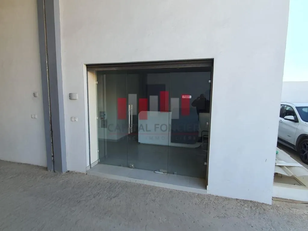 Usine industrielle de 900 m de surface utile R + 2 a la location  zone industrielle sidi maarouf - الدار البيضاء (4)