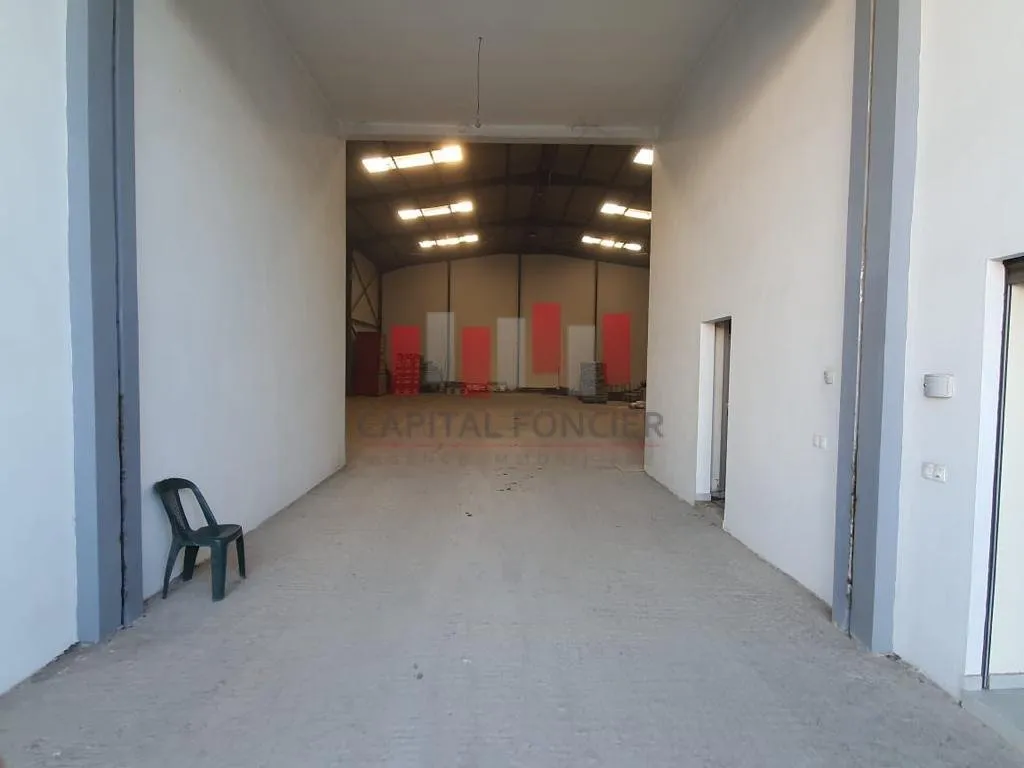 Usine industrielle de 900 m de surface utile R + 2 a la location  zone industrielle sidi maarouf - الدار البيضاء (3)