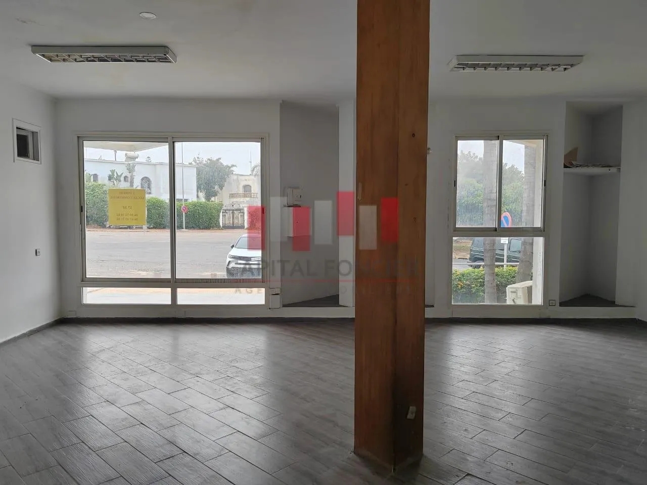 Local commercial premium de 57 m2 en plein quartier Paranfa a la location - الدار البيضاء (2)