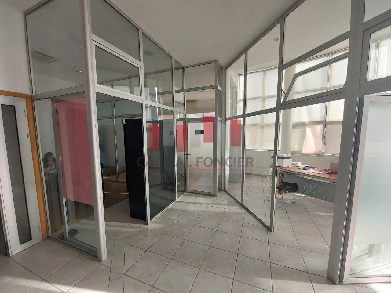 Excellente opportunité Usine industrielle d une surface de 2900 m de terrain dont 1850 m2 de surface utile  en plein zone industrielle mohammedia a la location - المحمدية (2)