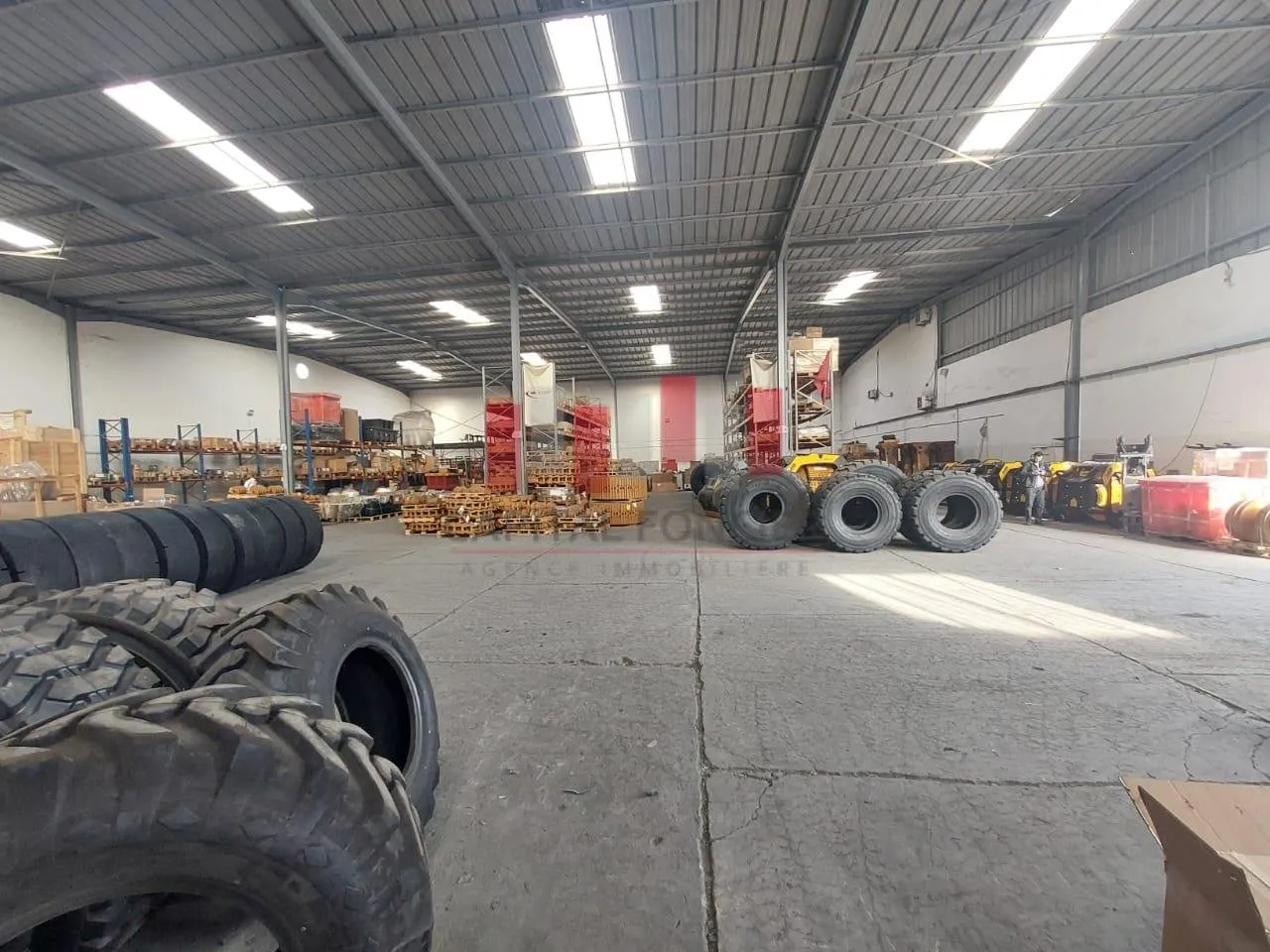 Excellente opportunité Usine industrielle d une surface de 2900 m de terrain dont 1850 m2 de surface utile  en plein zone industrielle mohammedia a la location - المحمدية