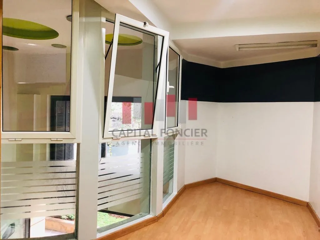 Local commercial premium de 200 m2 bld ghandi  a la location idéal pour dentiste , showroom , cabinet architecte ....etc - الدار البيضاء (4)