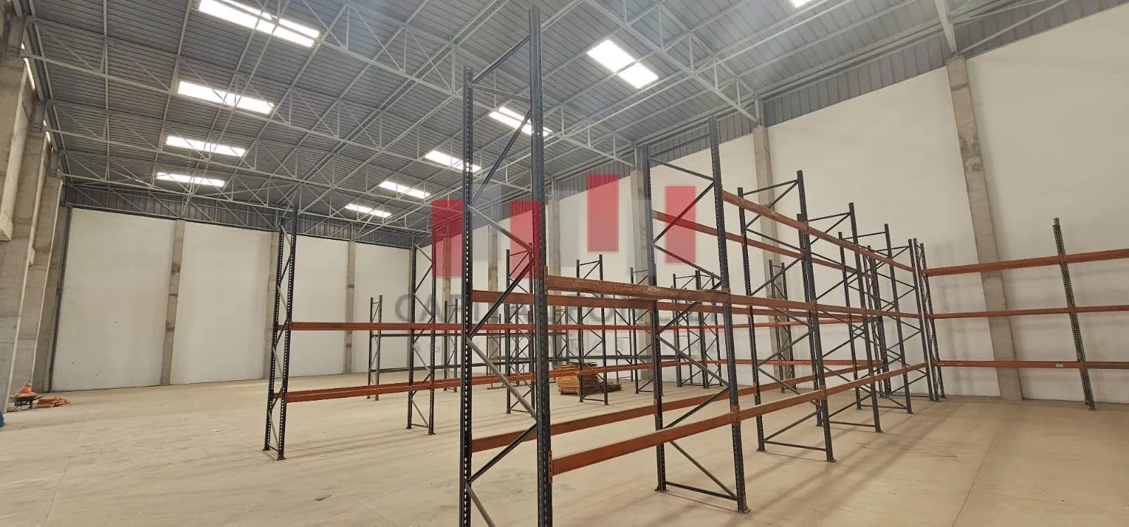 Hangar industriel de 1670 m2  idéal pour la logisitique et stockage a la location zone industrielle lissasfa accès autoroutier immédiat - الدار البيضاء