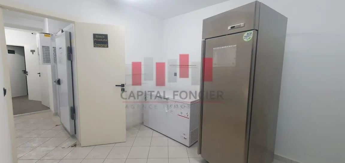 Splendide local commercial de 220m2 à la location dans une rue passante à Gauthier - الدار البيضاء (2)