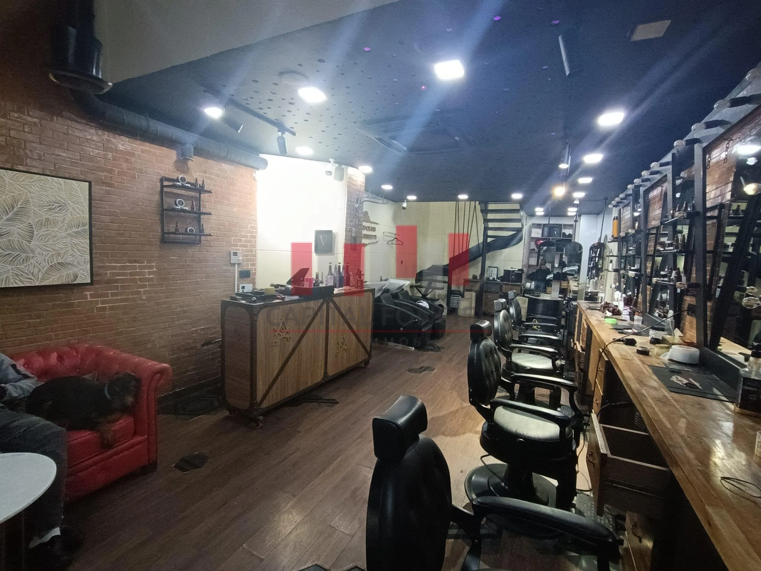 Local commercial de 80m2 à la location dans une rue huppée à Racine - الدار البيضاء (3)