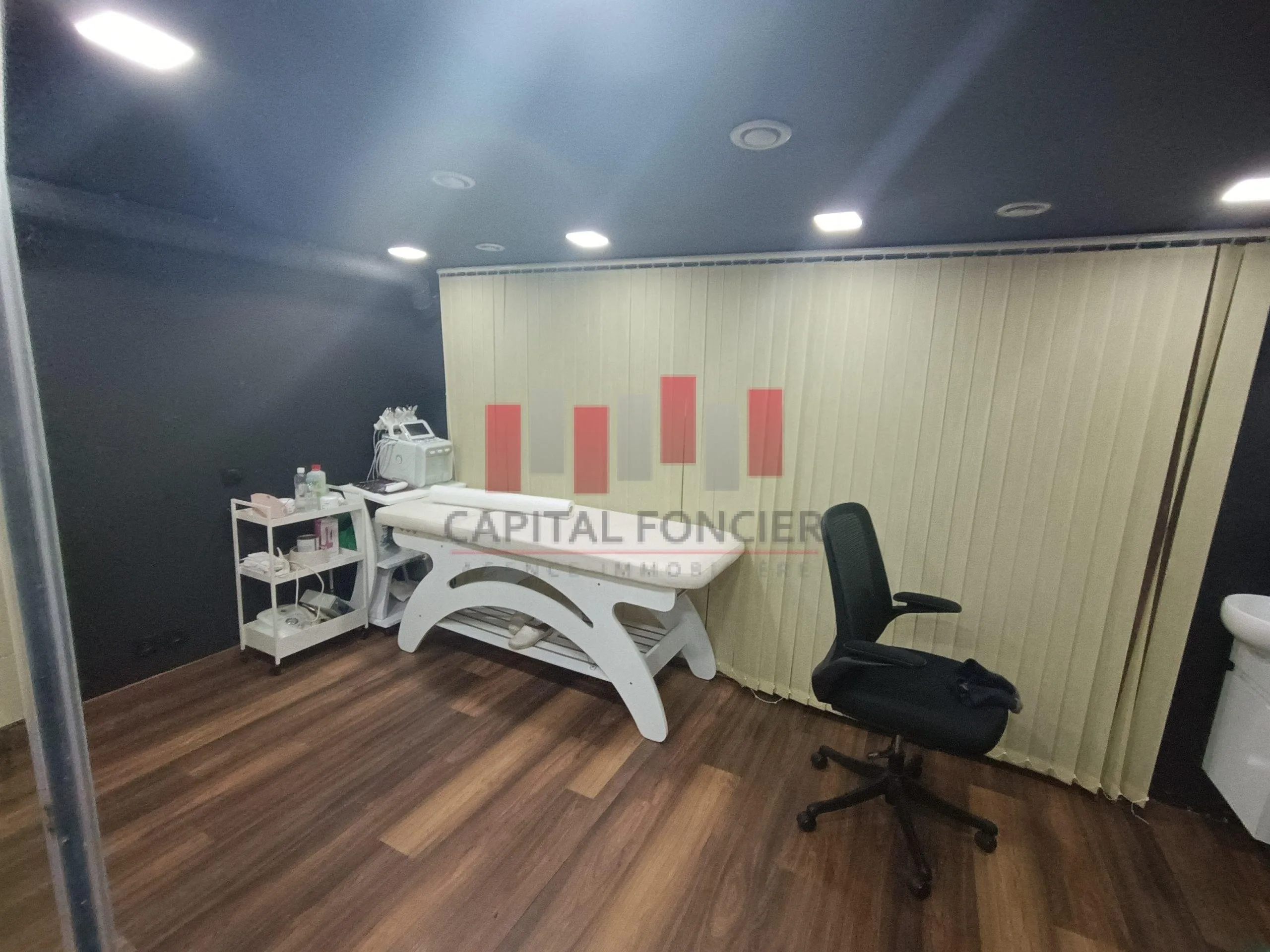 Local commercial de 80m2 à la location dans une rue huppée à Racine - الدار البيضاء (2)
