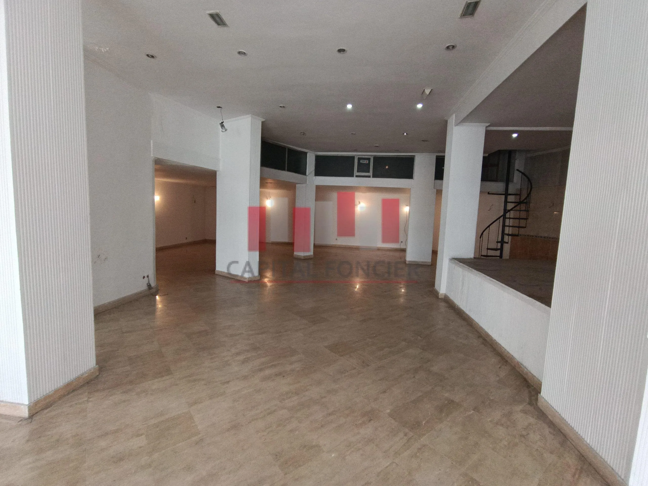 Local commercial de 251m2 à la location avec une excellente visibilité Bd Roudani - الدار البيضاء (2)