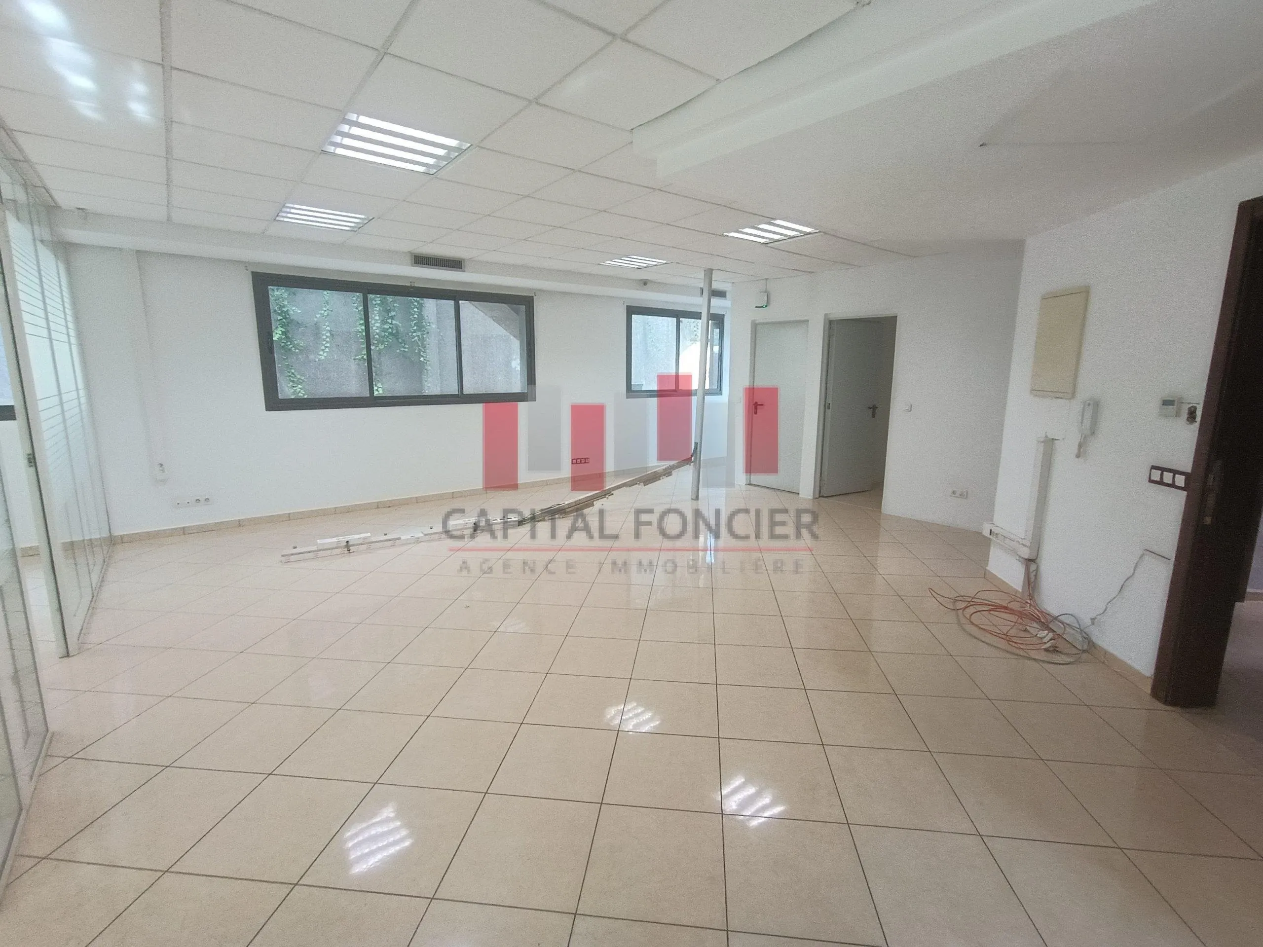 Rez-de-jardin villa professionnelle moderne de 130m2 à la location Oasis - الدار البيضاء (2)