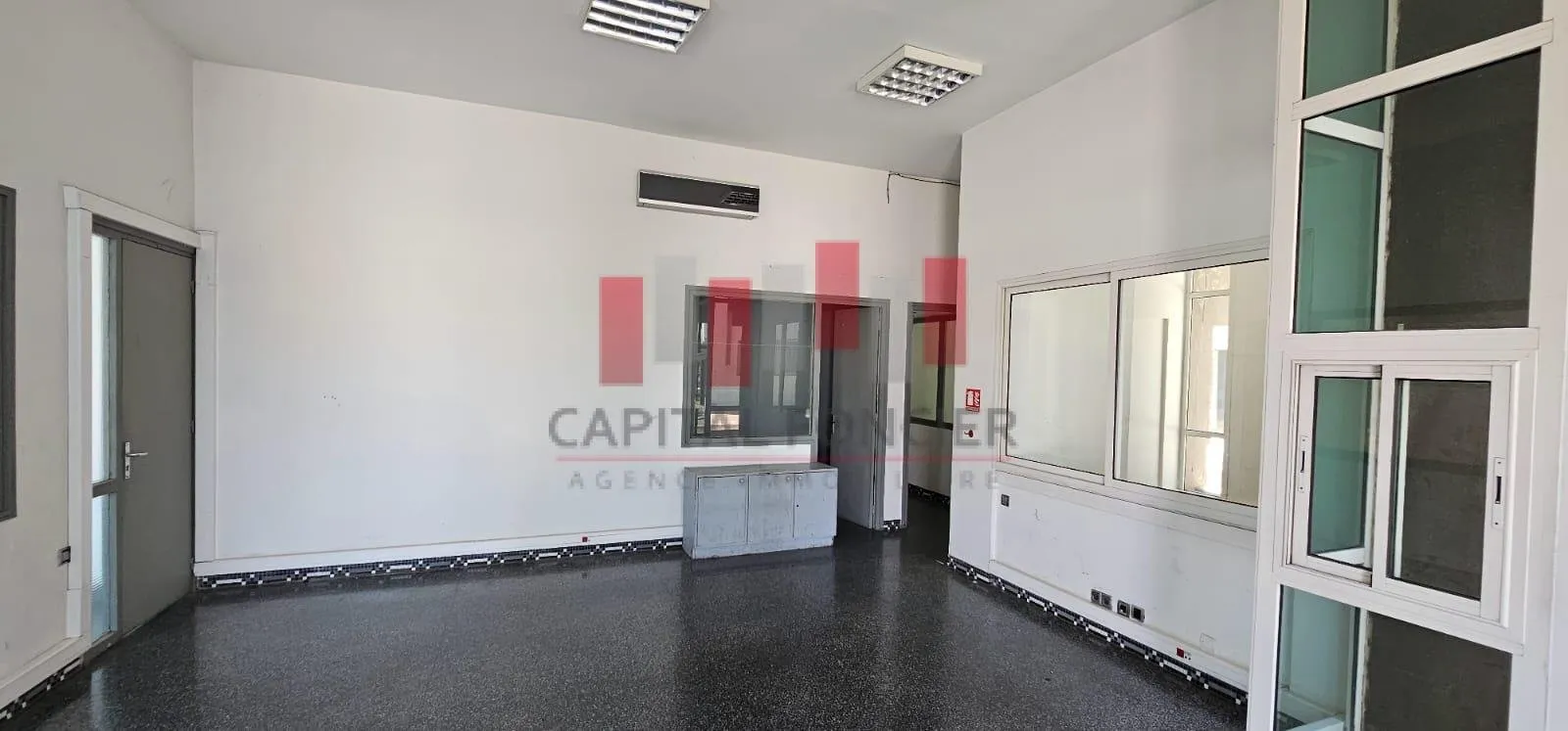 Unité industrielle + showroom en plein Bld mly ismail ain sebaa de 9200 m de surface a la location idéal pour un concessionaire ou showroom - الدار البيضاء (4)