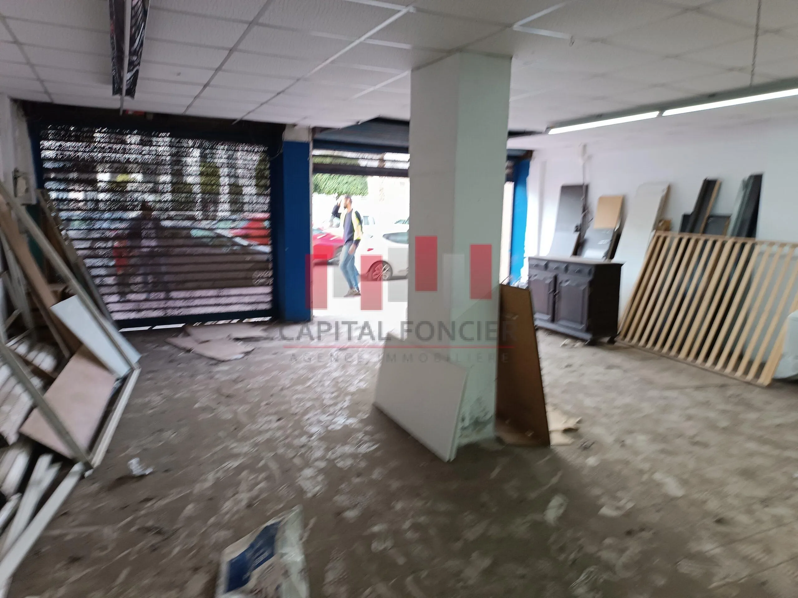 Local commercial de 1040m2 à la location Coté hôpital 20 Aout - الدار البيضاء