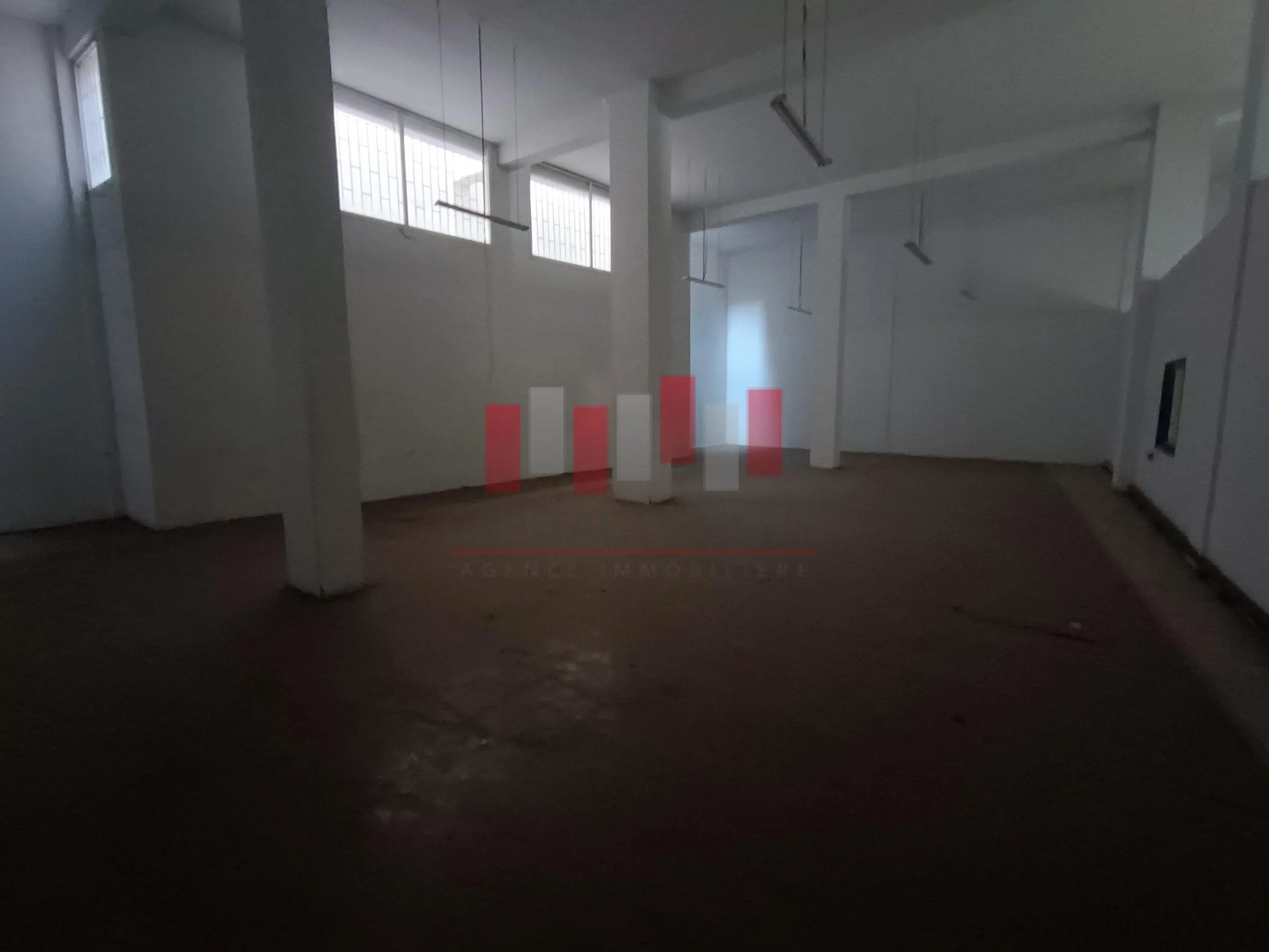 Local commercial de 1040m2 à la location Coté hôpital 20 Aout - الدار البيضاء (4)