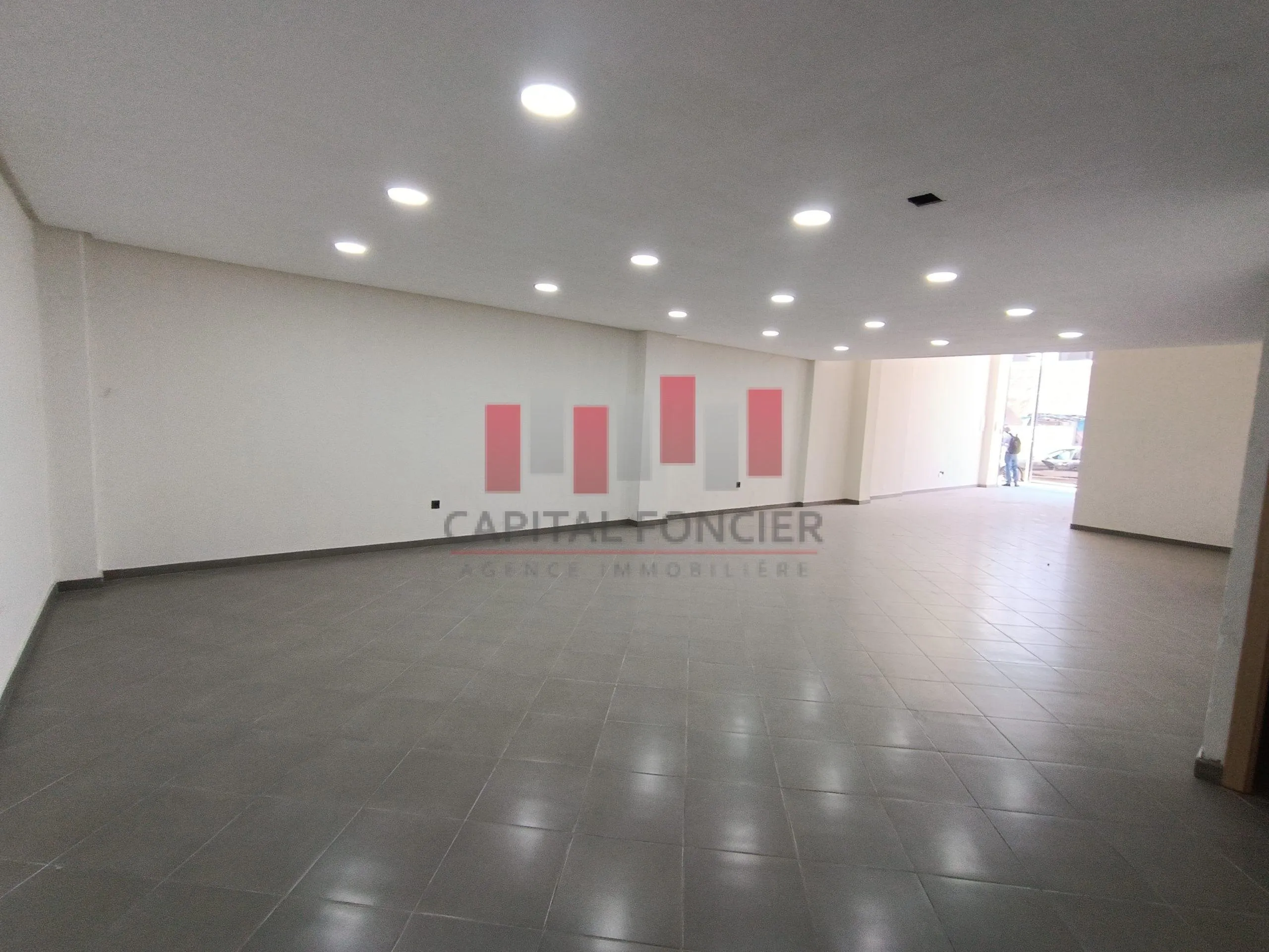 Bel emplacement / Magasin premium de 170m2 à la location Taddart - الدار البيضاء (4)
