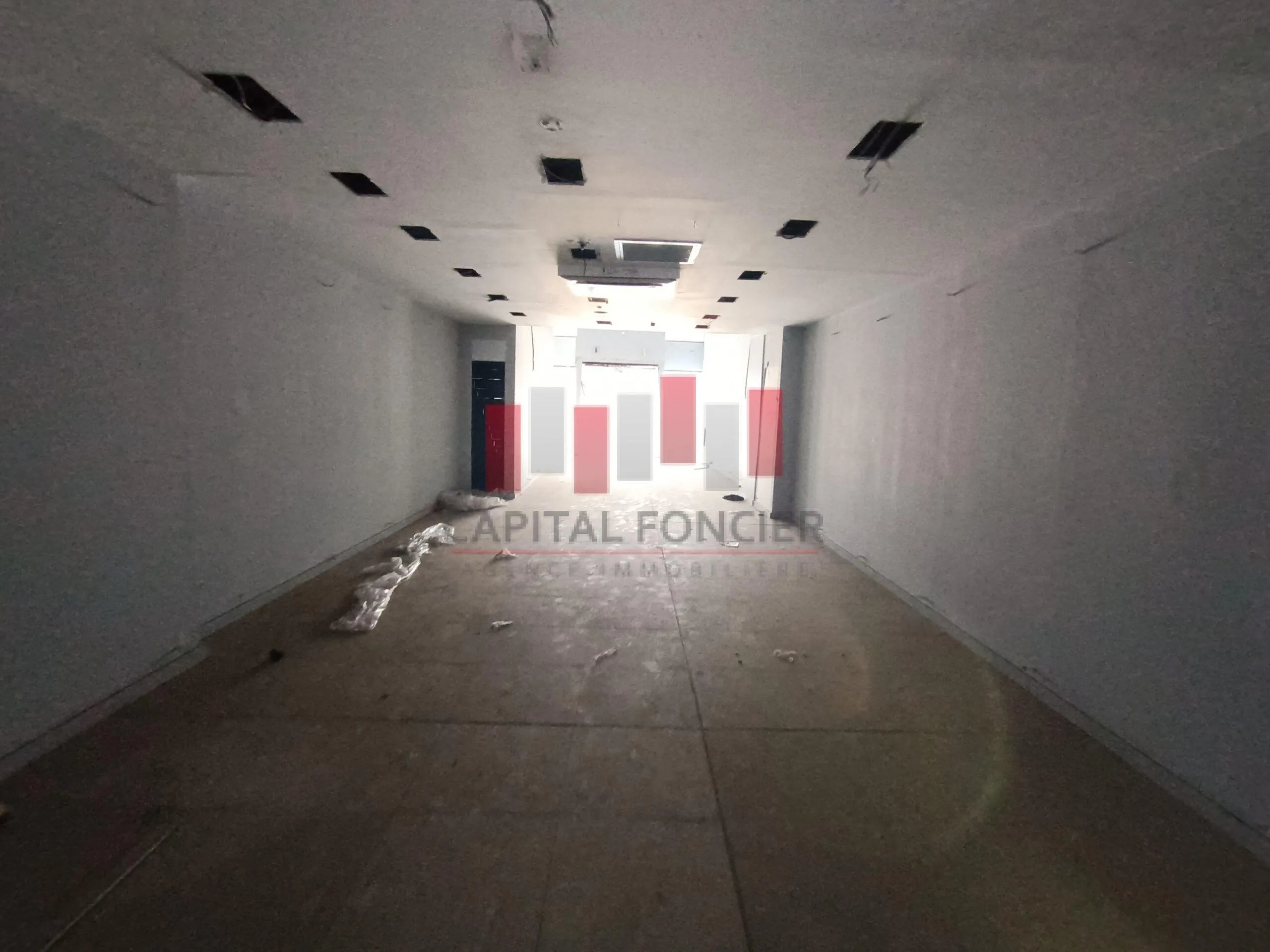 Local commercial de 700m2 à la location en plein Bd Abdelmoumen - الدار البيضاء (4)