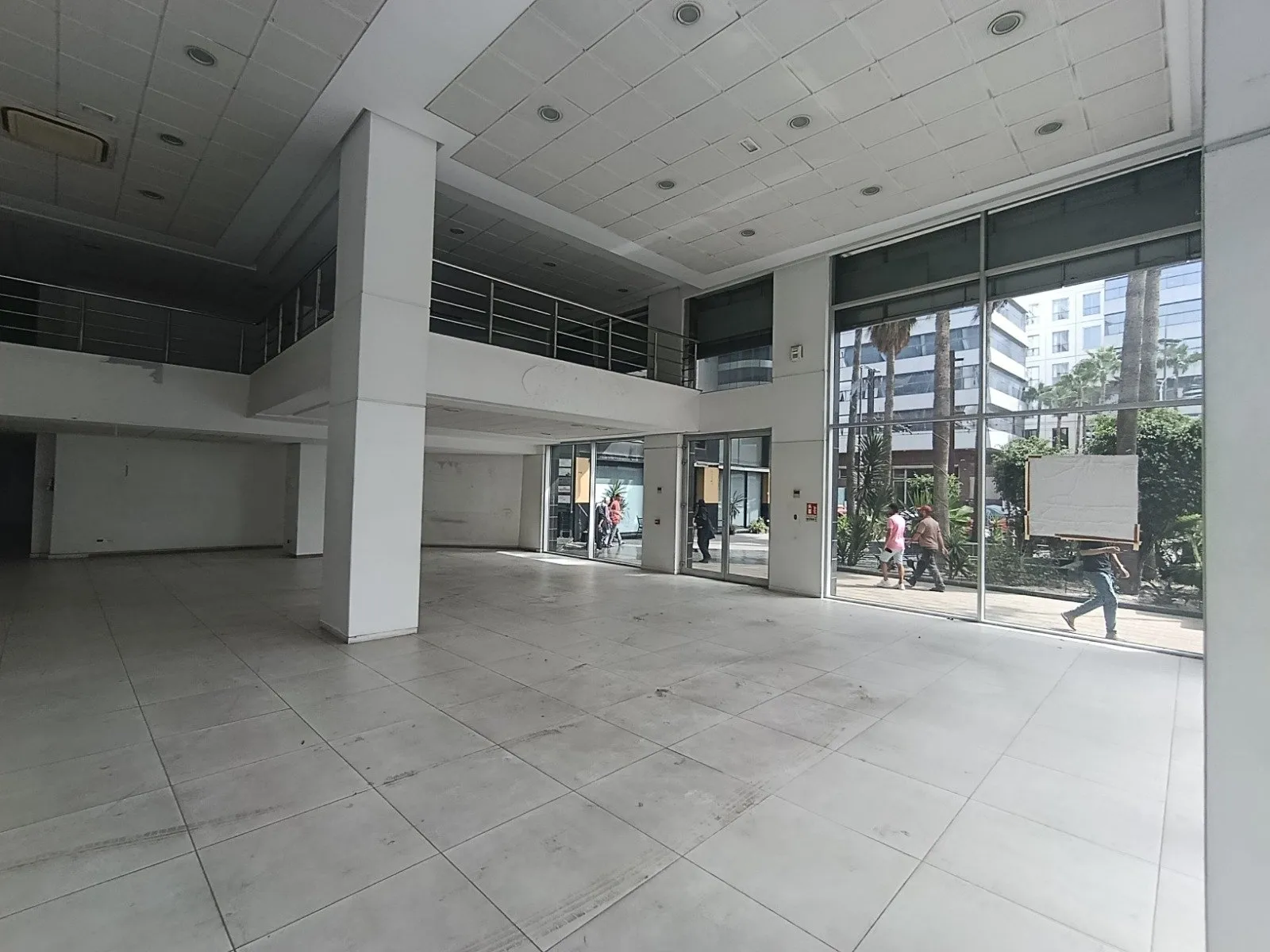 Showroom de 1058m2 à la location Bd Abdelmoumen - الدار البيضاء (3)