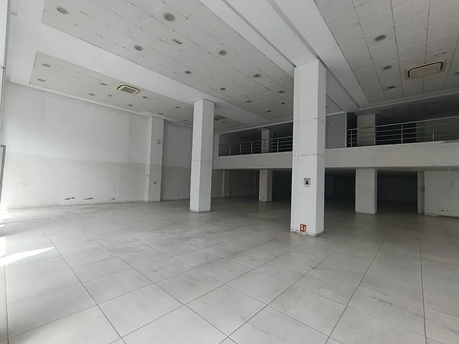 Showroom de 1058m2 à la location Bd Abdelmoumen - الدار البيضاء (4)