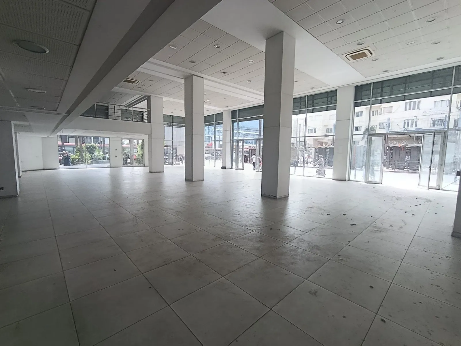 Showroom de 1058m2 à la location Bd Abdelmoumen - الدار البيضاء