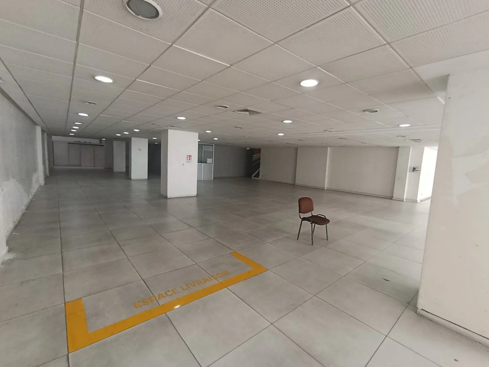 Showroom de 1058m2 à la location Bd Abdelmoumen - الدار البيضاء (2)