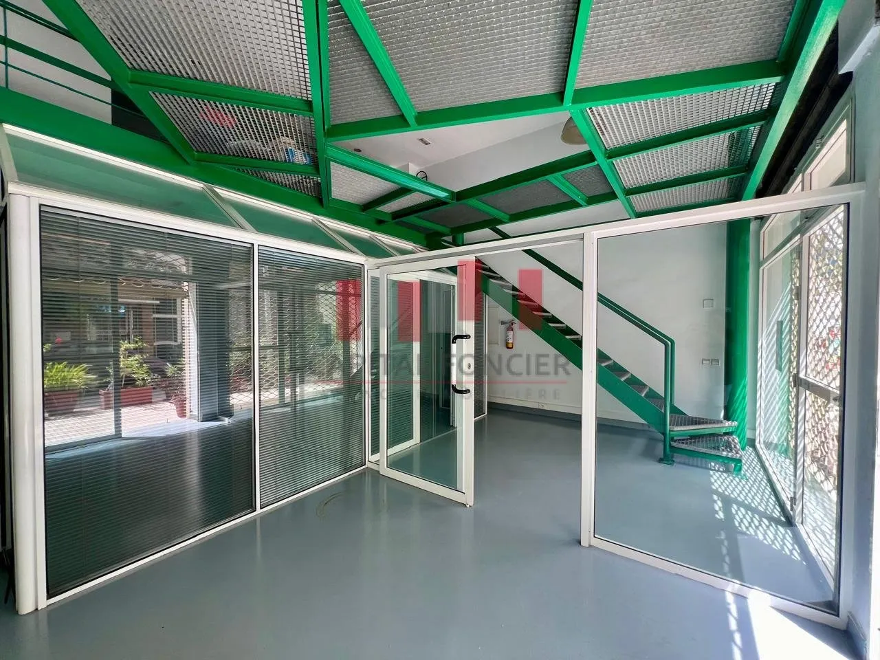 Local commercial de 140m2 à la location Rue d'Alger - الدار البيضاء (2)