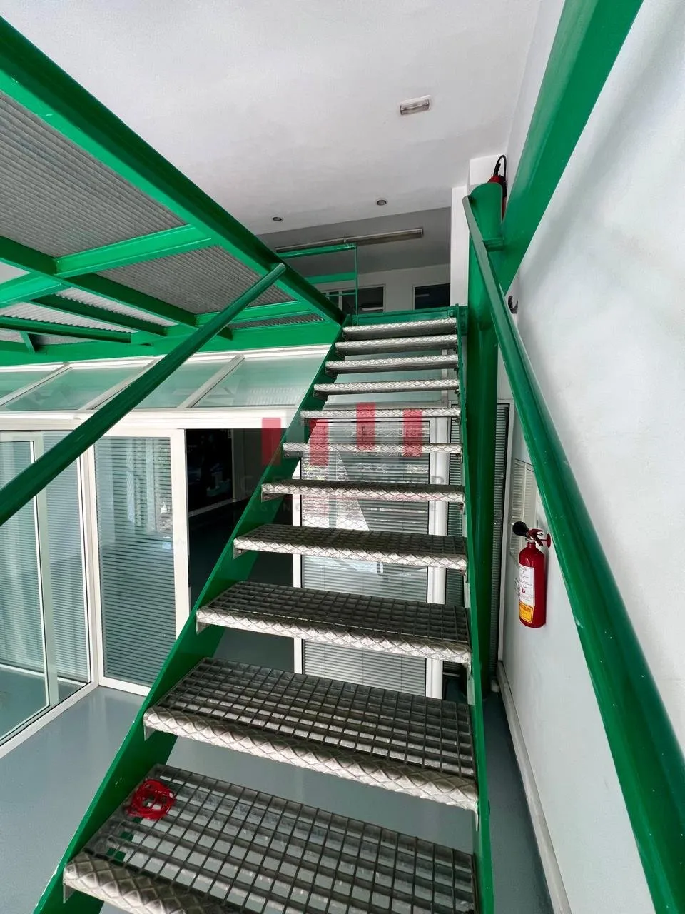 Local commercial de 140m2 à la location Rue d'Alger - الدار البيضاء (3)