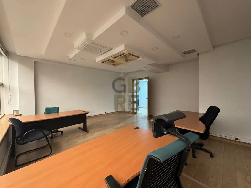 Plateau bureaux spacieux avec ascenseur à Hay Riad en location - الرباط