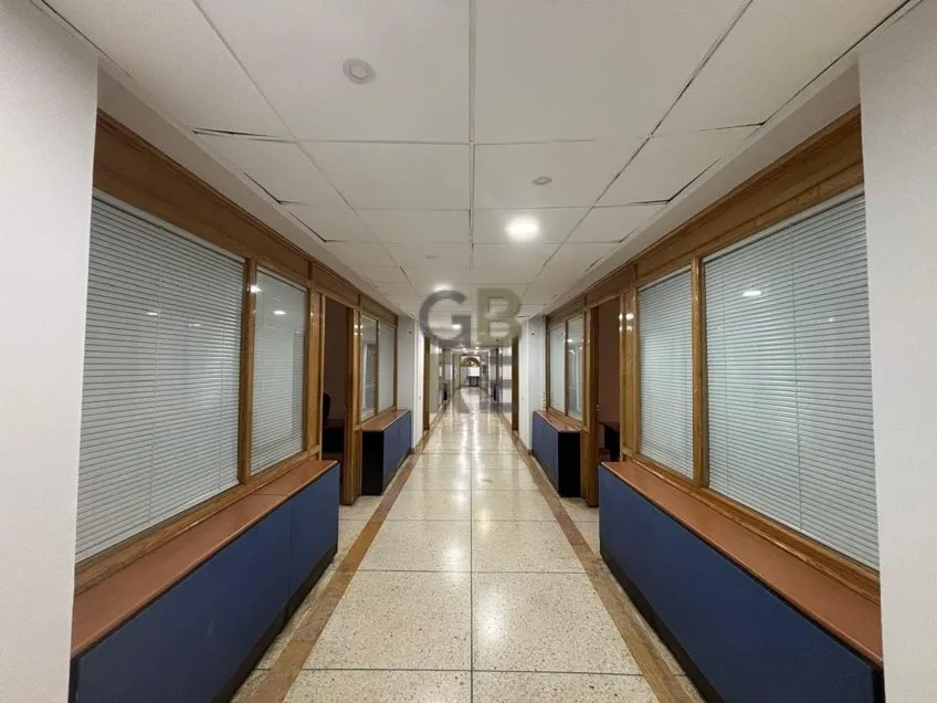 Plateau bureaux spacieux avec ascenseur à Hay Riad en location - الرباط (2)