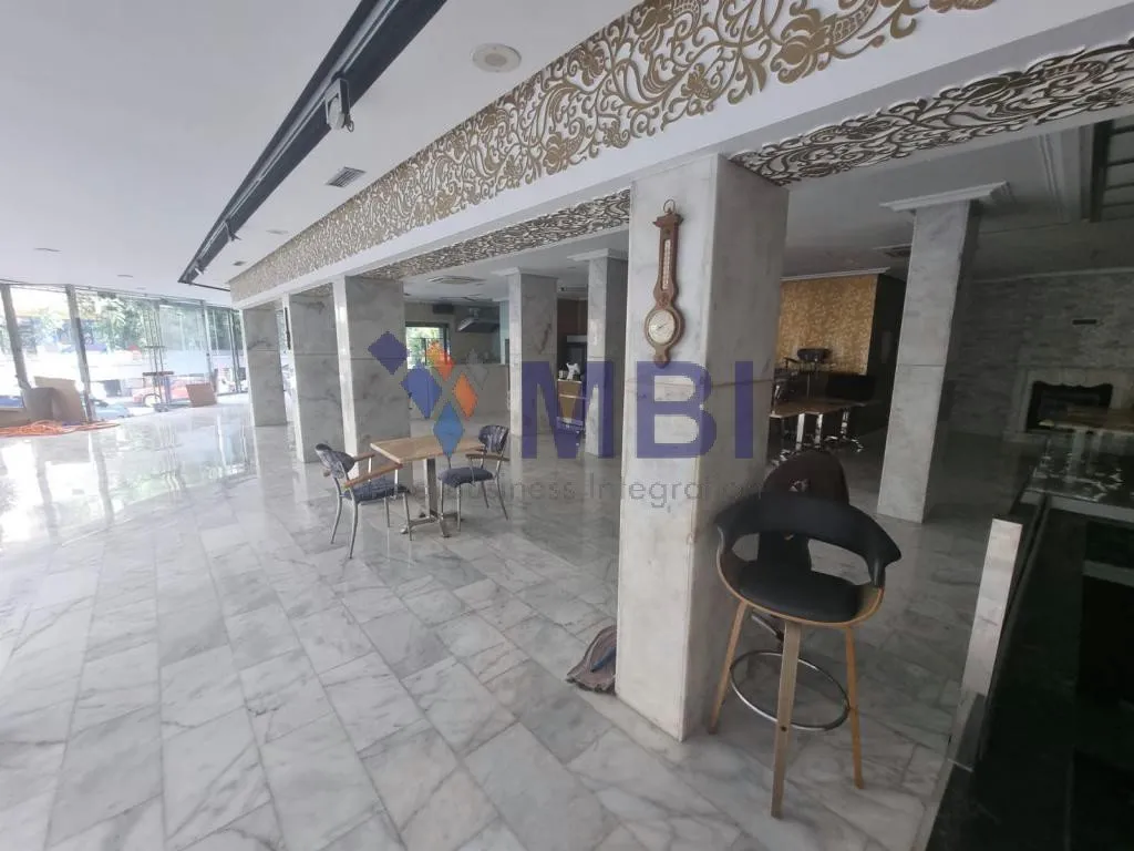À louer – Restaurant équipé centre-ville avec mezzanine L.C.T.2109 - طنجة