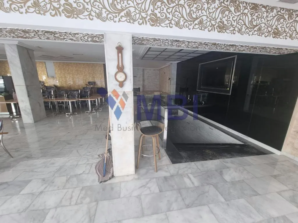 À louer – Restaurant équipé centre-ville avec mezzanine L.C.T.2109 - طنجة (2)