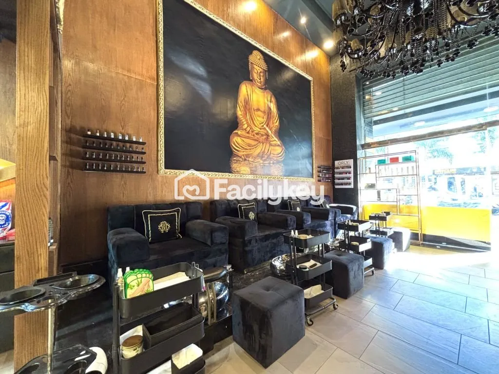 Local commercial de 400 m² à Casablanca - الدار البيضاء (2)