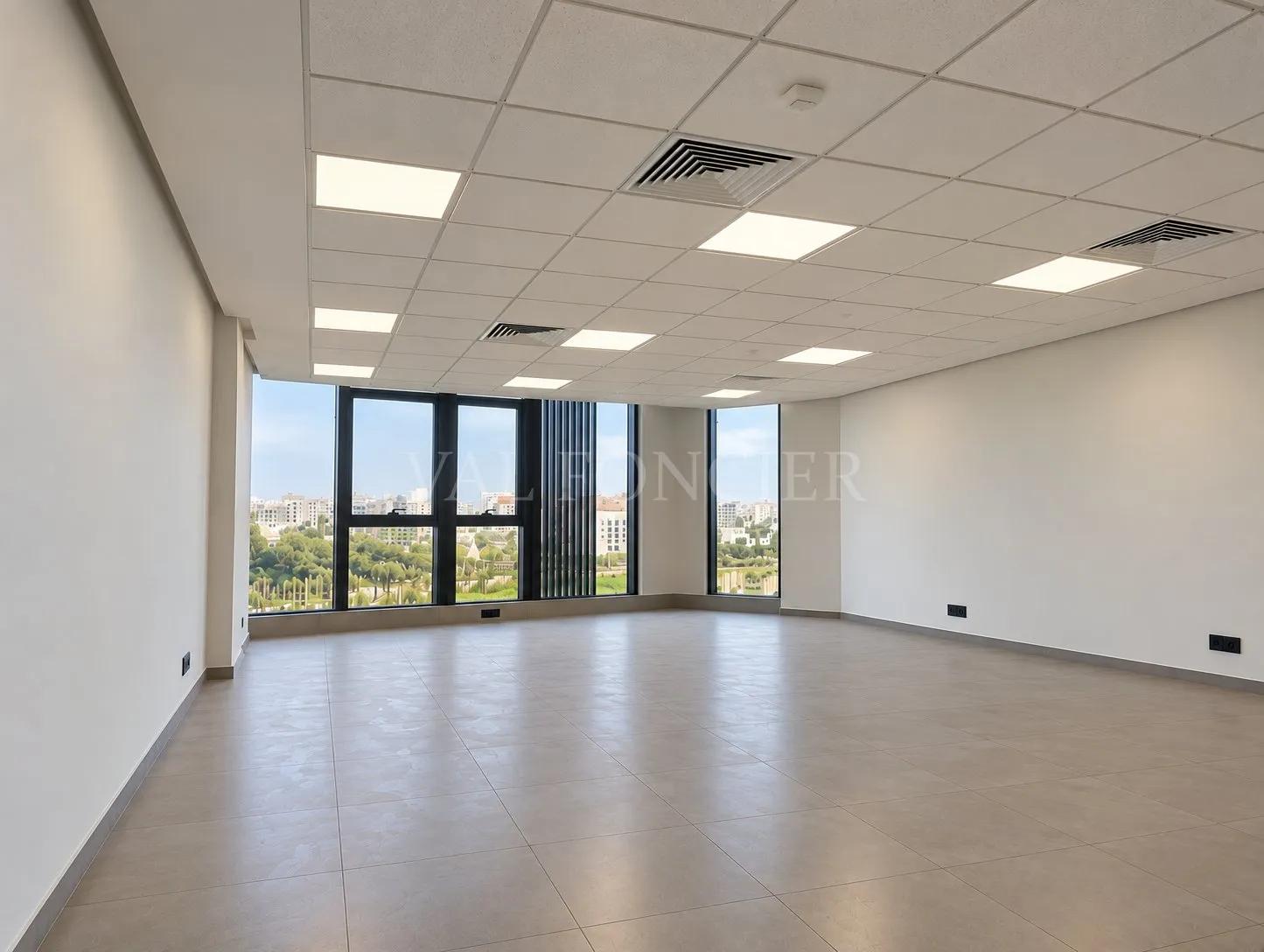 À louer – Plateau bureau haut standing de 67 m² – Rond-point Bachkou, Casablanca - الدار البيضاء