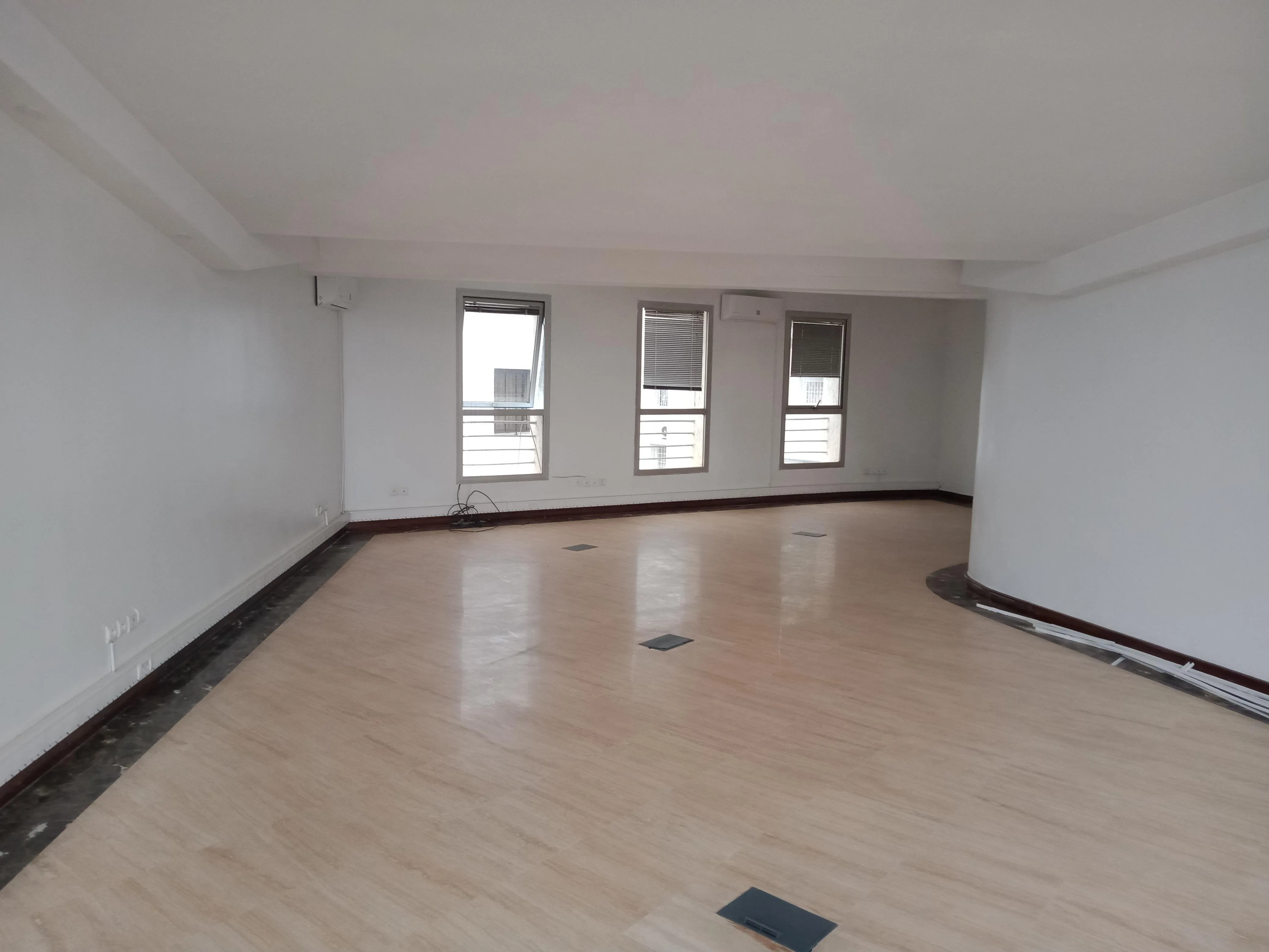 Plateau bureau a louer au centre Temara - تمارة (4)