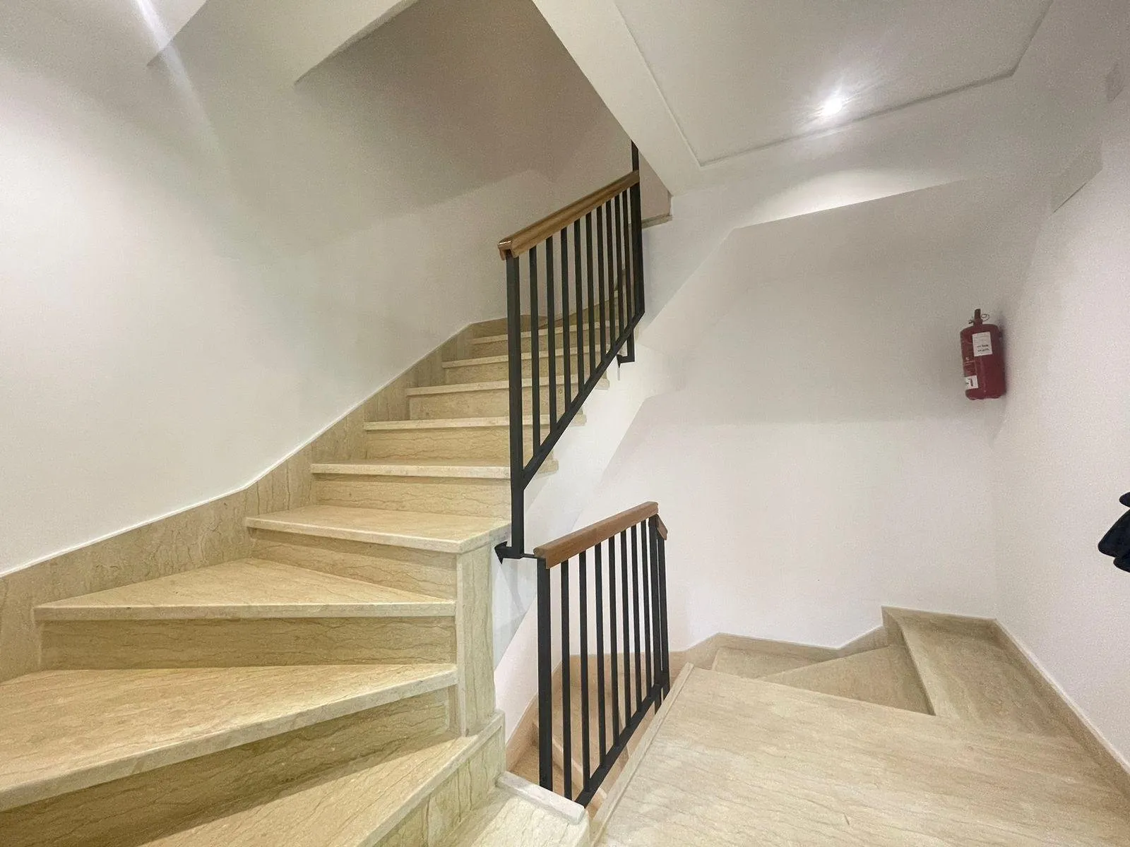 Bureaux et local pour location à Mouwadifine - طنجة (4)