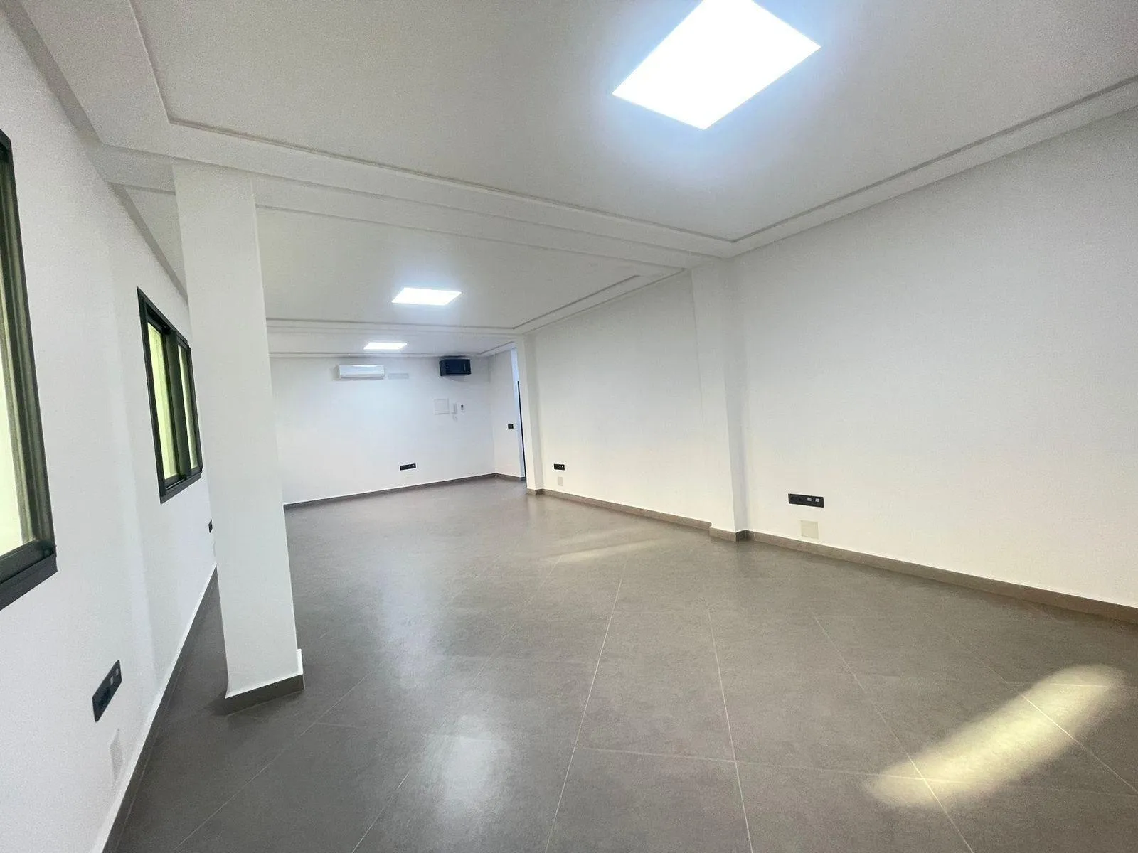 Bureaux et local pour location à Mouwadifine - طنجة (2)