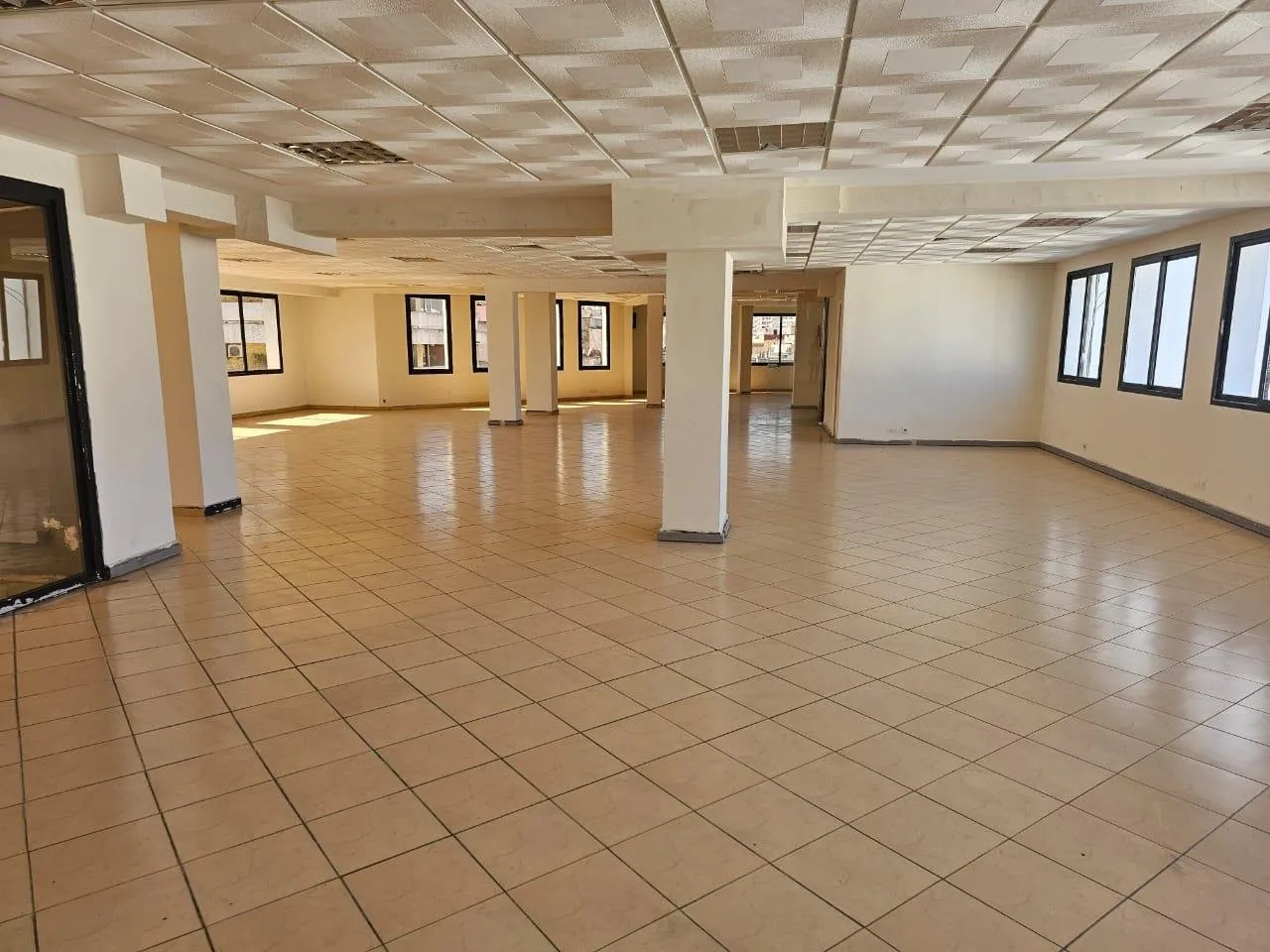 Beau plateau bureau 550mÂ² Ã  louer au Centre villa - الدار البيضاء