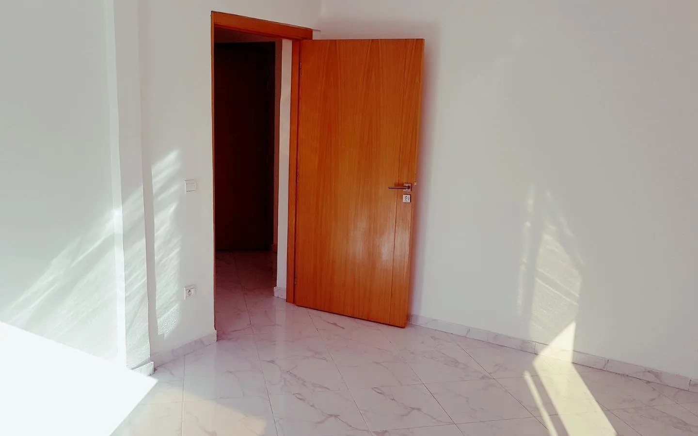 Bureau de 76m2 sur Avenue Massira Kwas - الرباط (4)