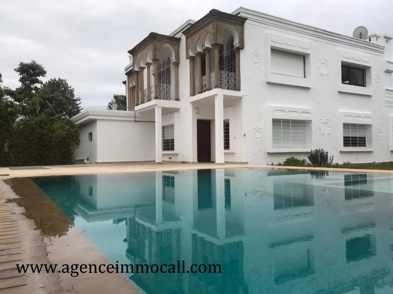 Splendide Villa Bureau en location à Souissi - الرباط