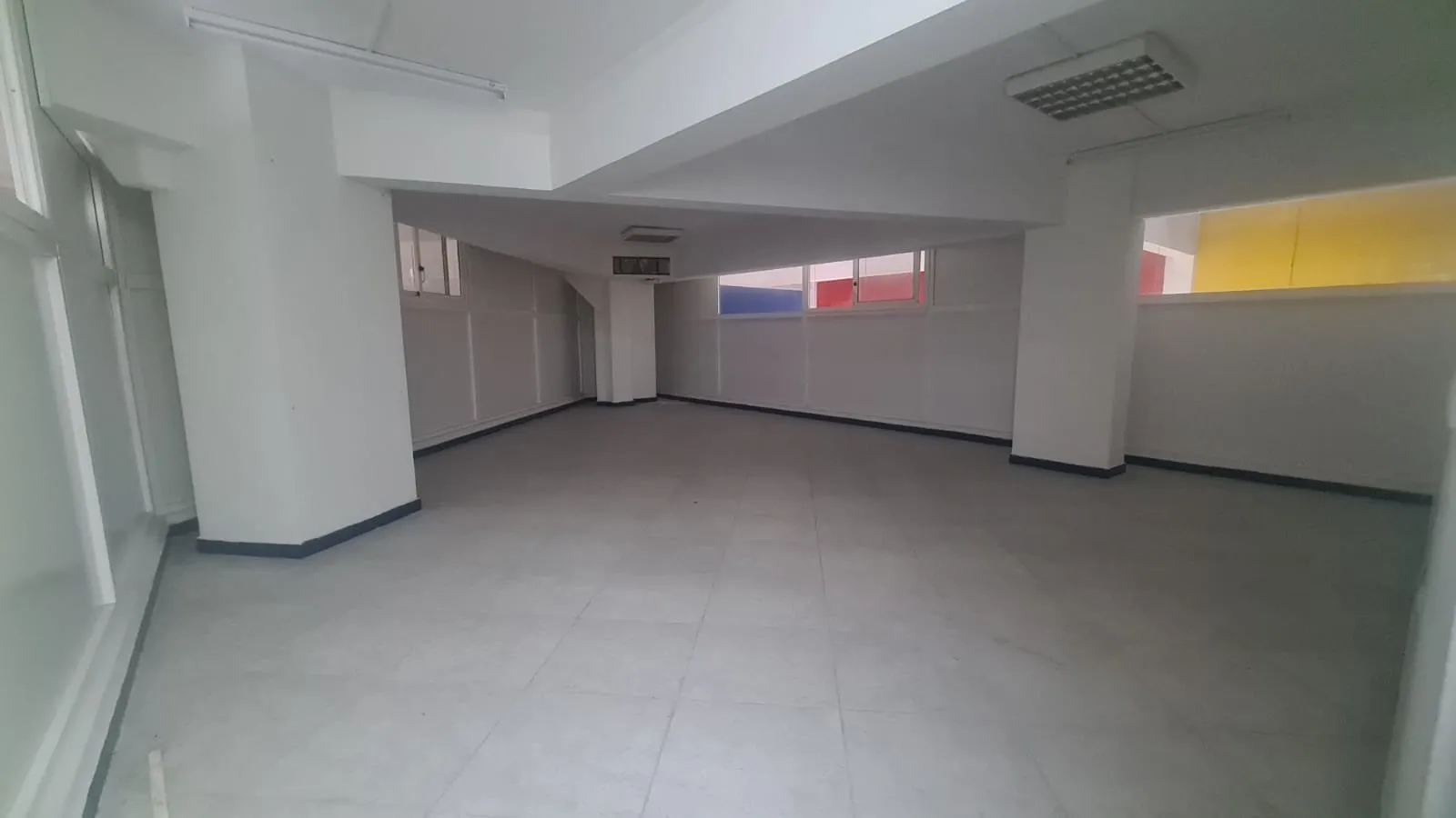 Locale commercial sur bd aïn taoujtate - الدار البيضاء (2)