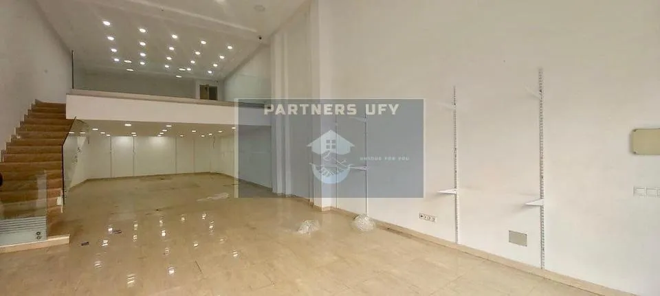 Très beau local commercial à louer sur le  BD Abdelmoumen - الدار البيضاء (2)