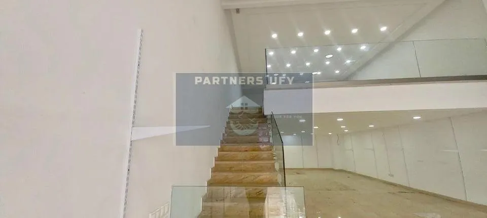 Très beau local commercial à louer sur le  BD Abdelmoumen - الدار البيضاء (3)