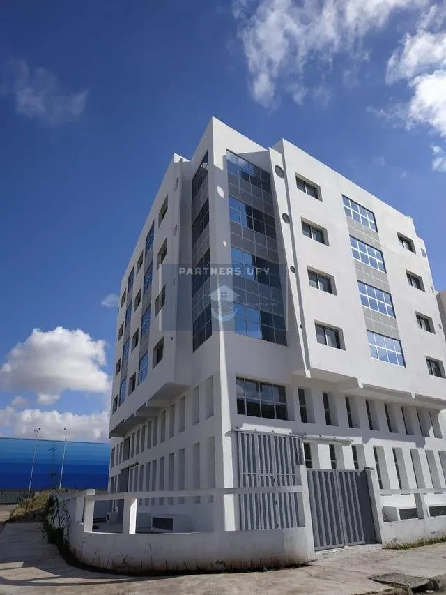 Plateau bureau de 450 m2 à louer. Situé en zone industrielle à Ain Sebaa  Casablanca - الدار البيضاء (4)