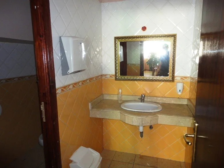 Local bien placé en location sur Maarif extension - الدار البيضاء (3)