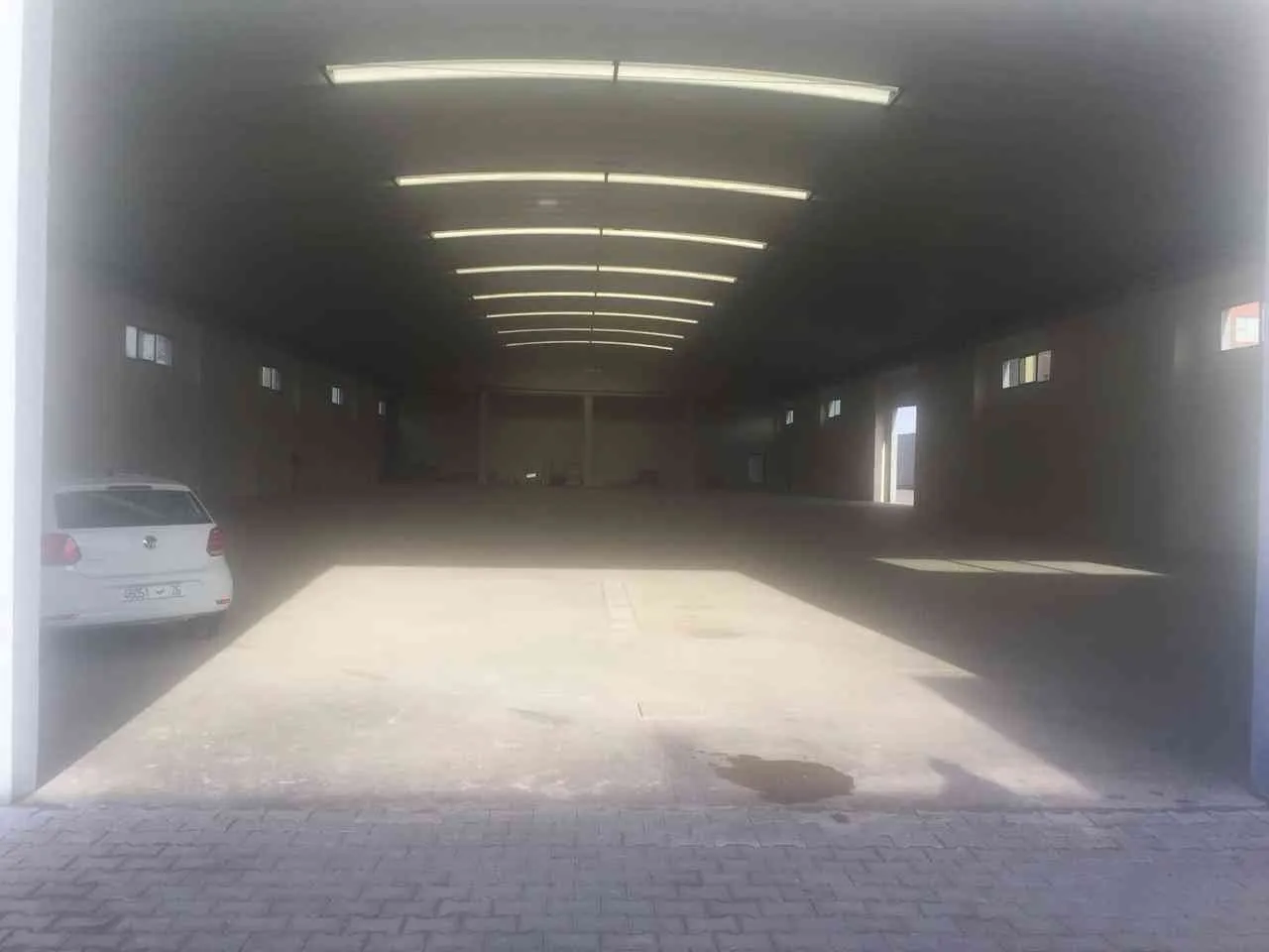 Immeuble en location de 1780 m2 dans la zone industrielle Sidi Ghanem - مراكش (4)
