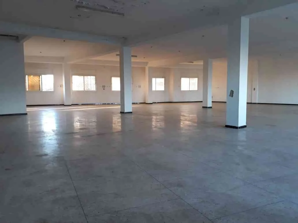 Immeuble, 2 locaux et 2 plateaux à louer dans la Zone Industrielle Lissasfa - الدار البيضاء (3)