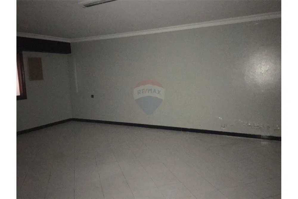 Magasin 300 m2 à louer - طنجة (4)