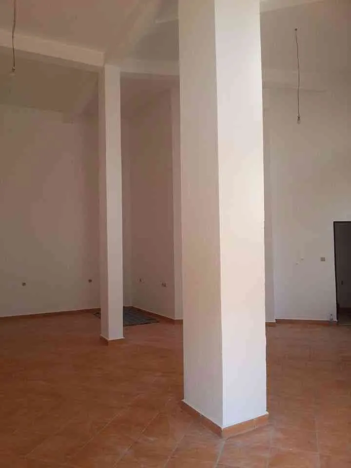 Garage commercial à louer dradeb - طنجة