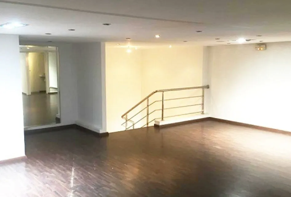 Local commercial de 200 m² - Maarif - الدار البيضاء (4)