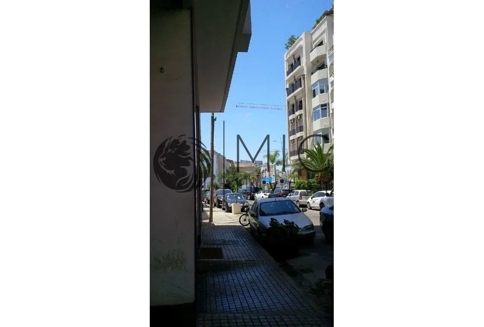 2 BEAUX COMMERCES NEUFS ANGLE MASSIRA 180 OU 360 M² - الدار البيضاء