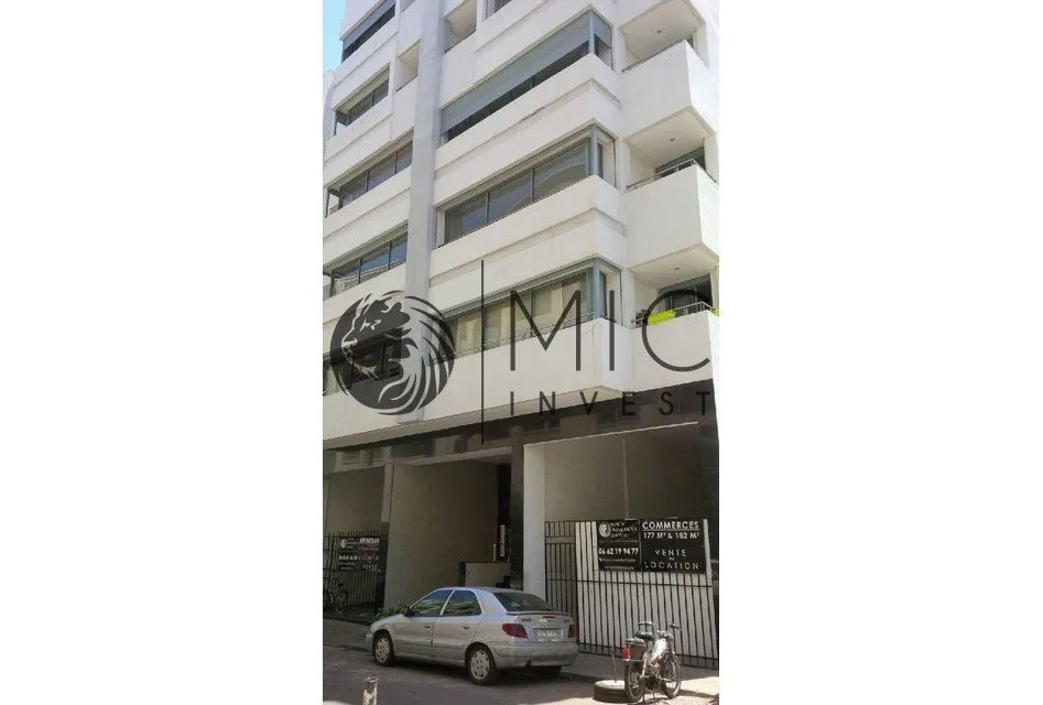 2 BEAUX COMMERCES NEUFS ANGLE MASSIRA 180 OU 360 M² - الدار البيضاء (2)