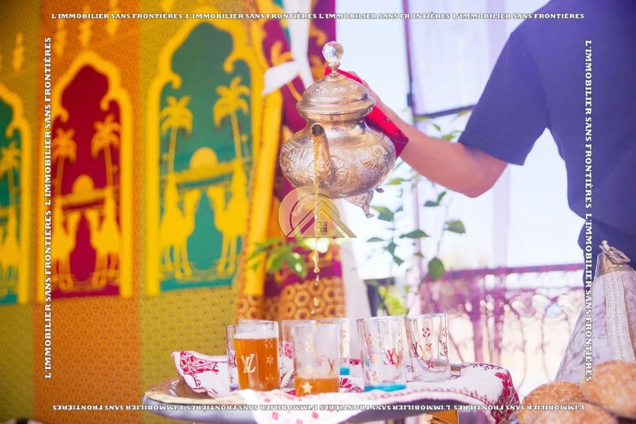 Riad meublé à Médina, 8 chambres + 2 grands terrasses, Marrakech : à vendre - مراكش (4)