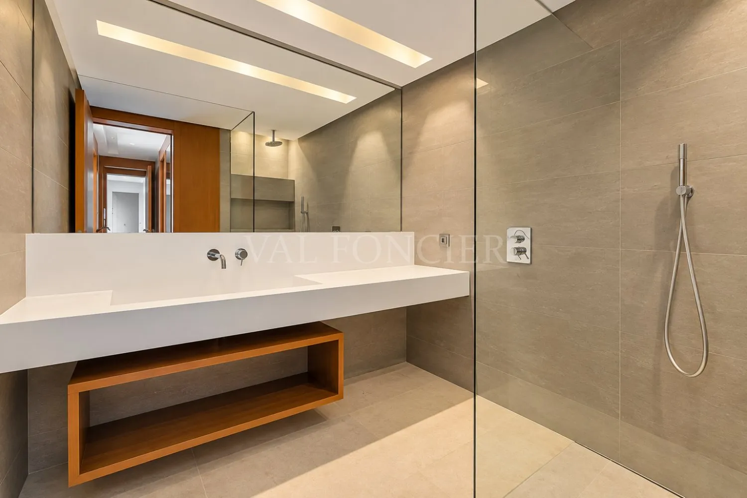 Location Appartement moderne 200m2 avec terrasse et vue mer Ain Diab, Casablanca - الدار البيضاء (4)